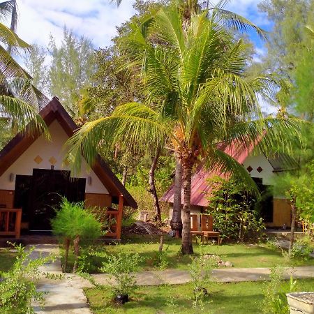 Dea Gili Cottages กิลิเมโน ภายนอก รูปภาพ