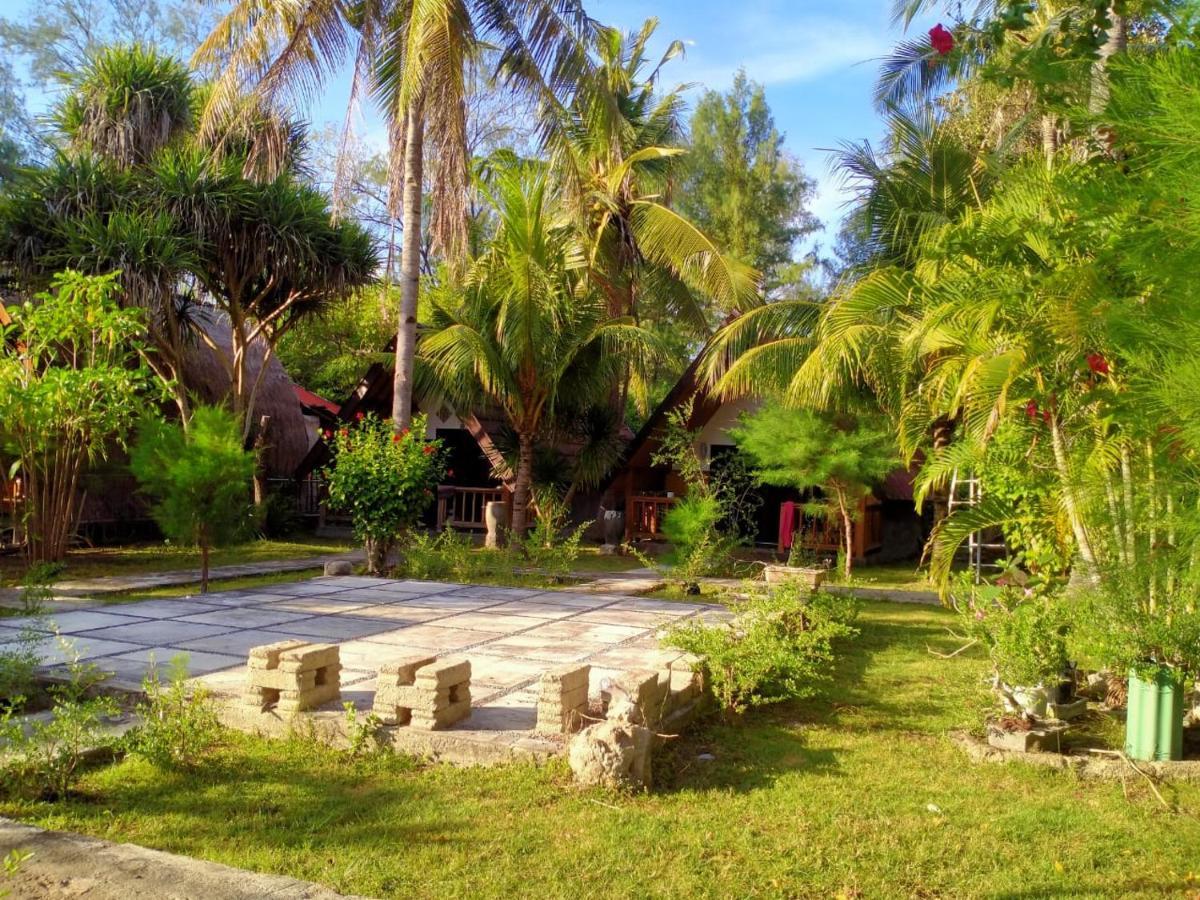 Dea Gili Cottages กิลิเมโน ภายนอก รูปภาพ