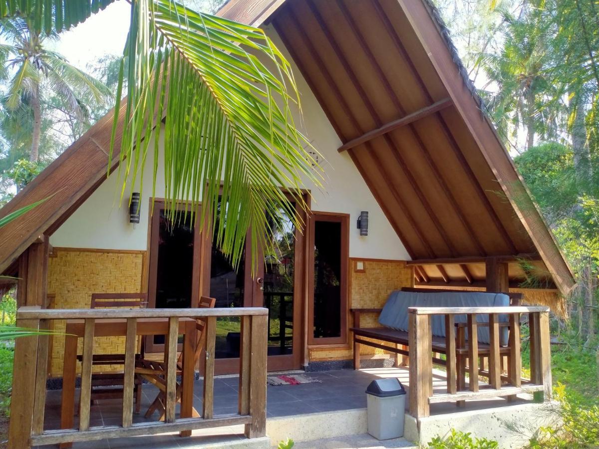 Dea Gili Cottages กิลิเมโน ภายนอก รูปภาพ